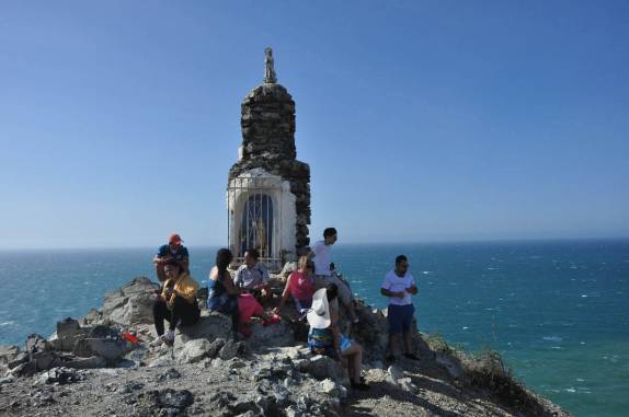 Pequena capela no topo do Pilón de Azucar, perto de Cabo de La Vela, litoral ocidental da península de La Guajira, na Colômbia